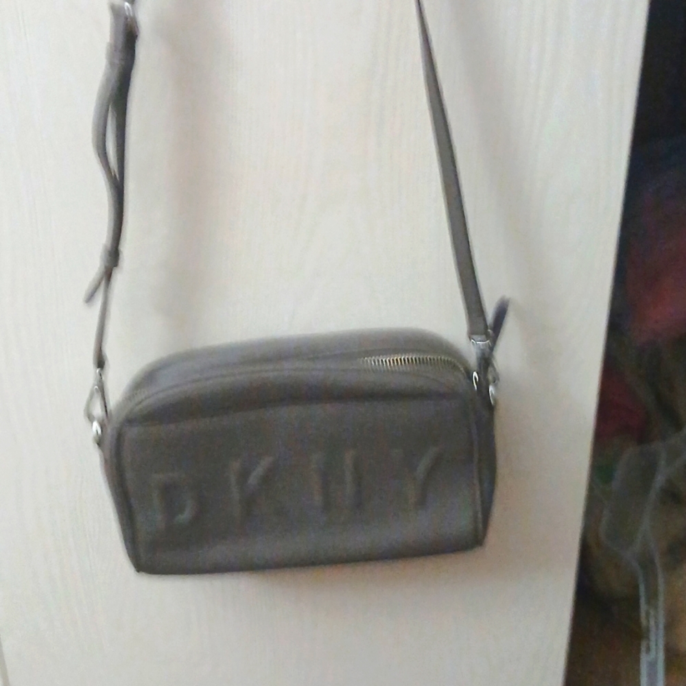 Purse brand new never been used